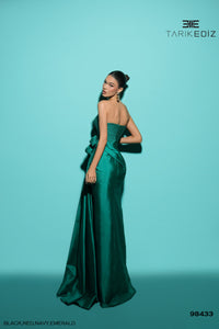 98433 TARIK EDIZ Aprils Look 98433 TARIK EDIZ Aprils Look